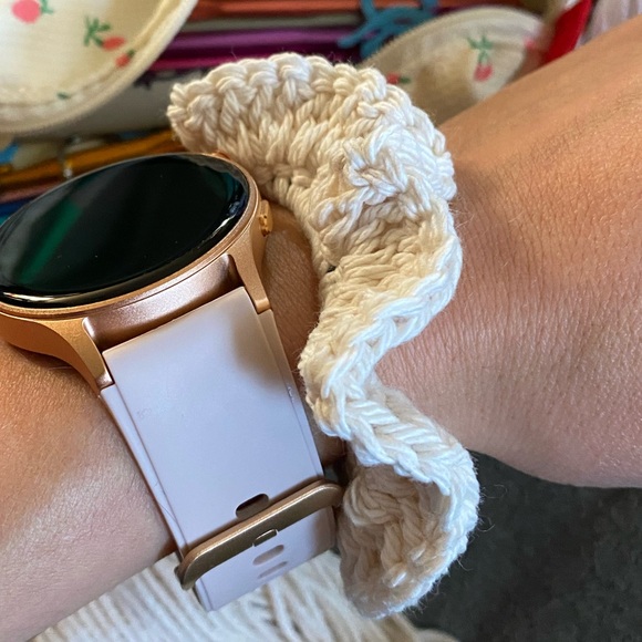 Crochet hair scrunchie - Picture 2 of 2